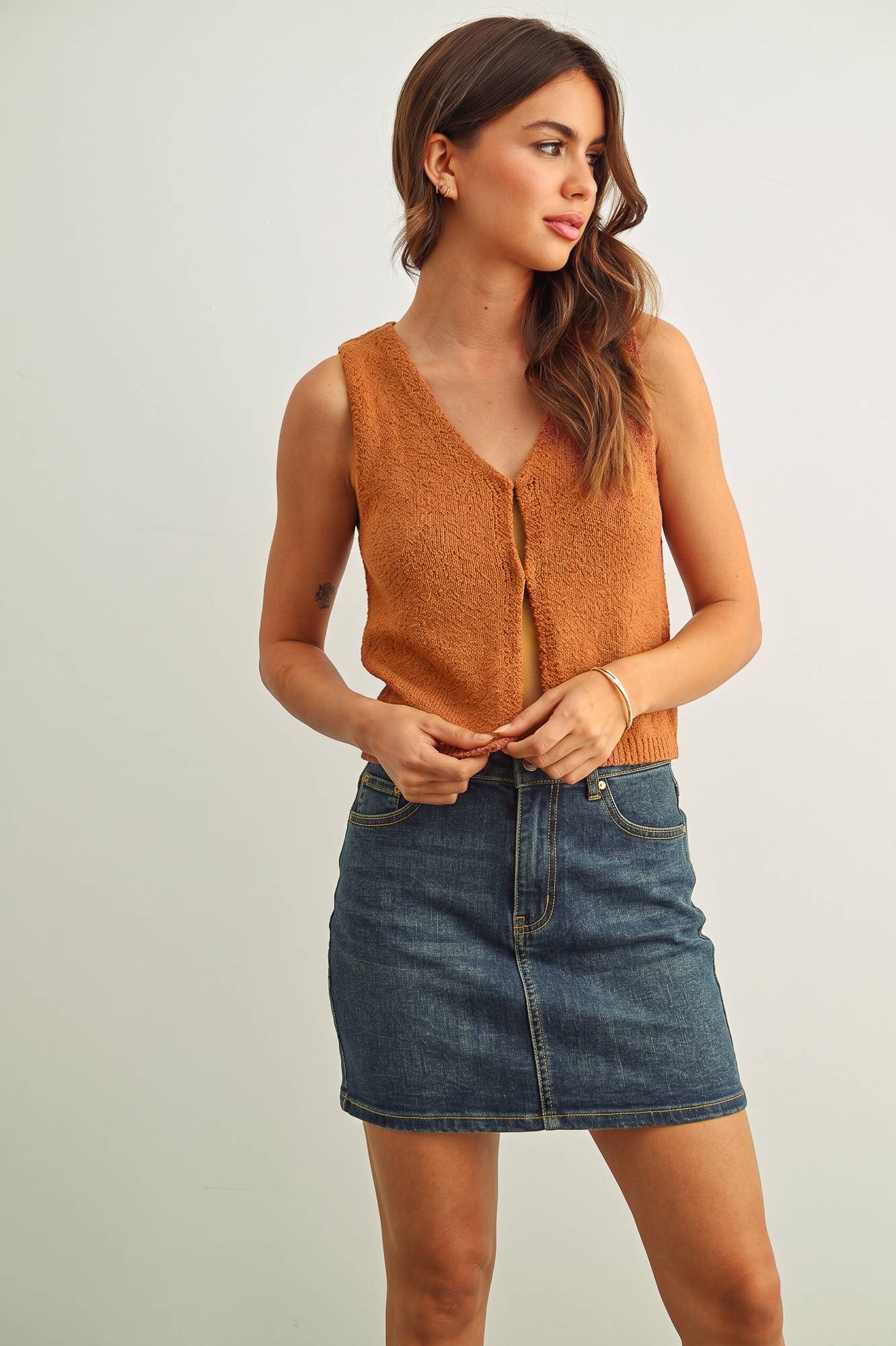 HOOK & EYE CLOSER VEST CARDIGAN
