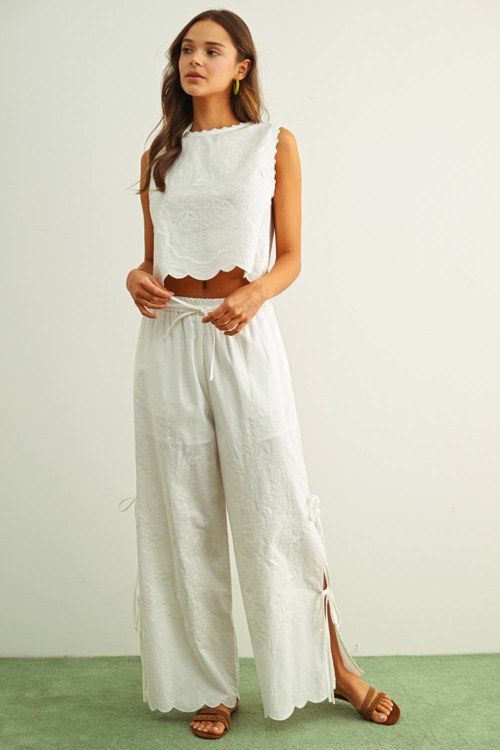 EMBROIDERY W/ TIE ON SIDE S/L TOP
