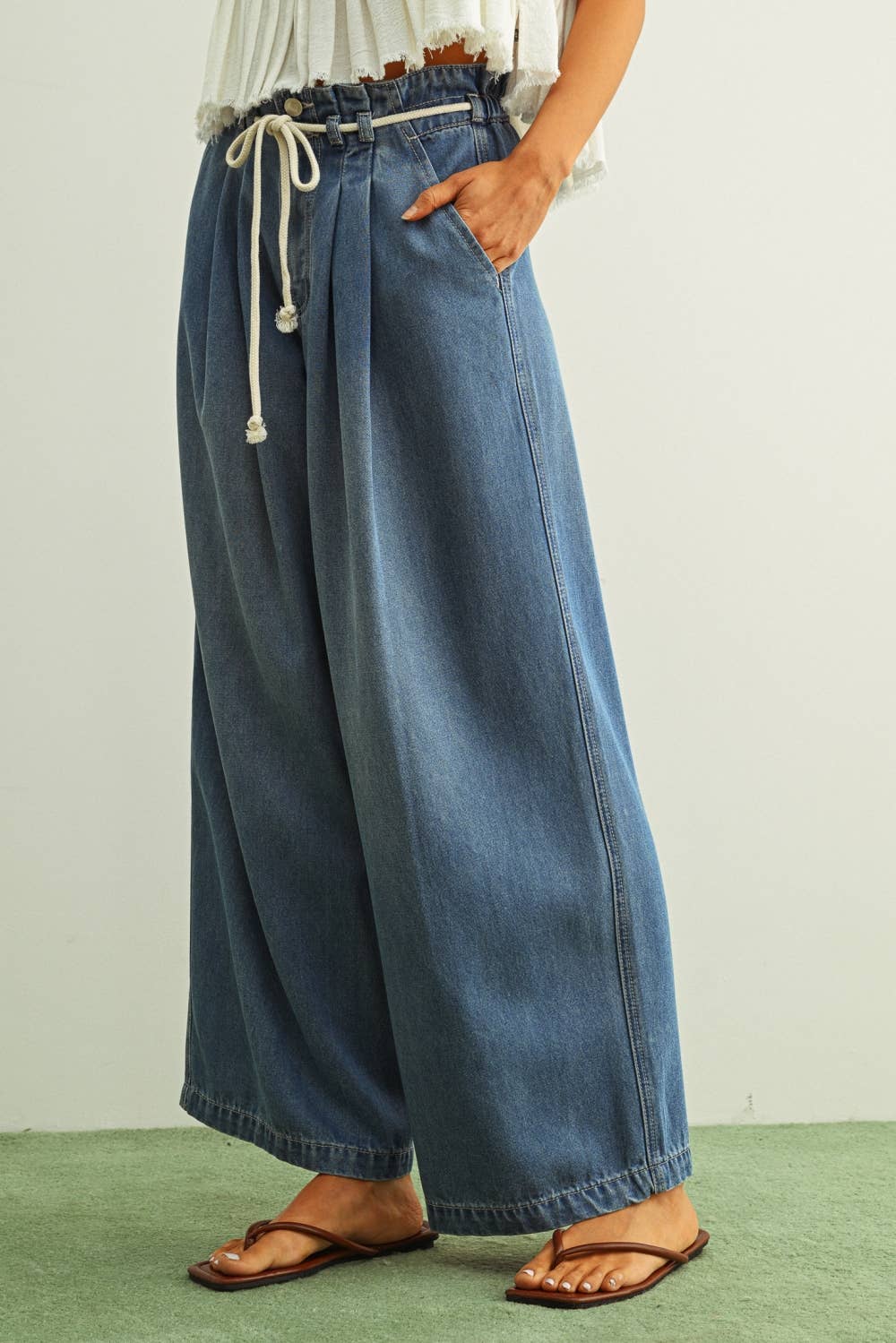 PLEATED DENIM PANTS WITH COTTON BELT TENCEL