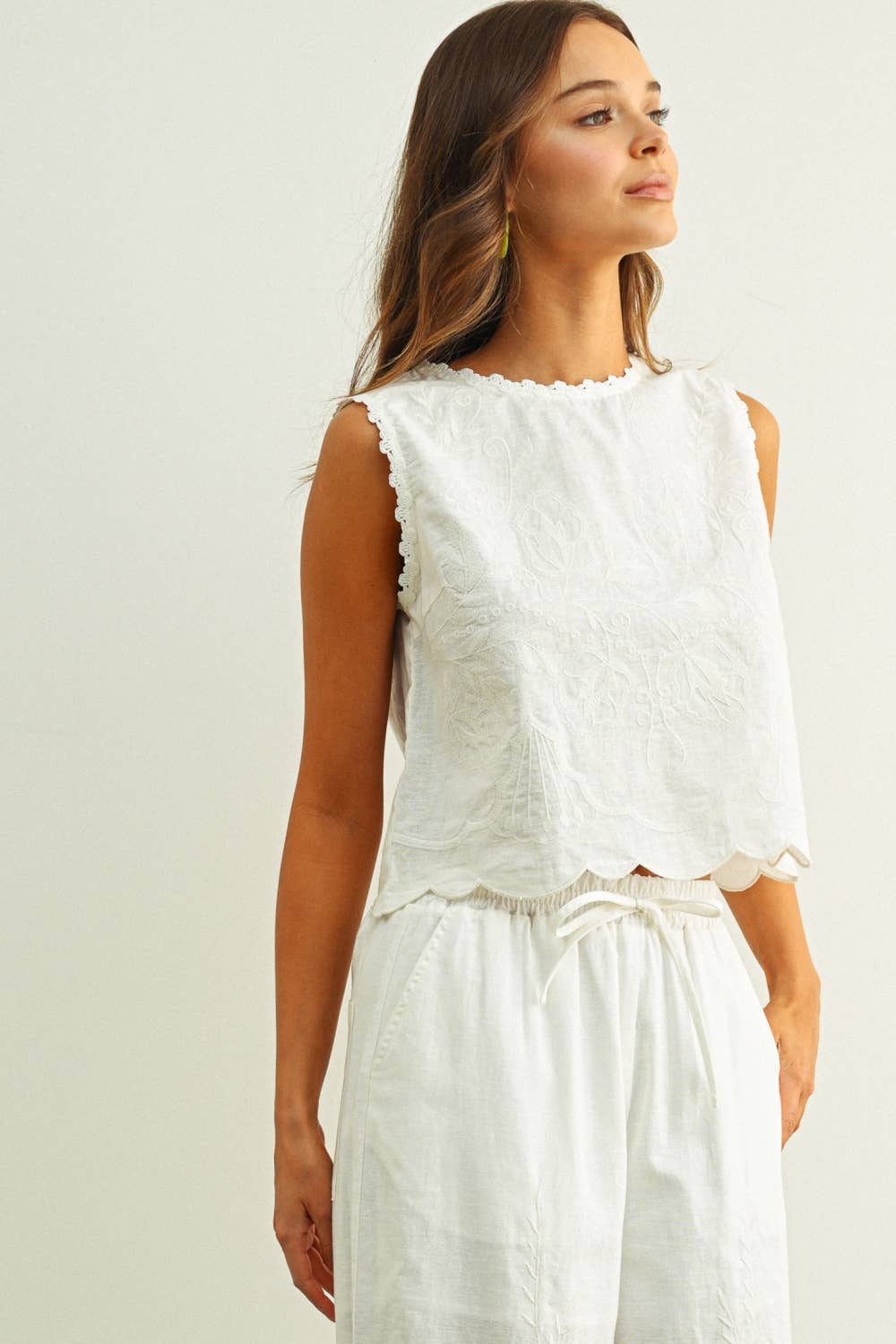 EMBROIDERY W/ TIE ON SIDE S/L TOP