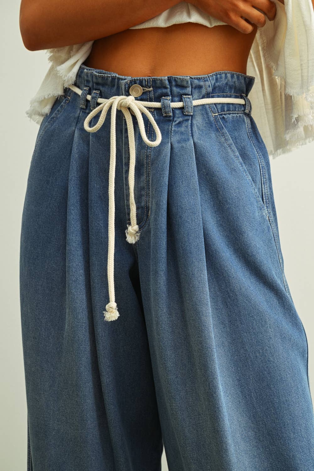 PLEATED DENIM PANTS WITH COTTON BELT TENCEL